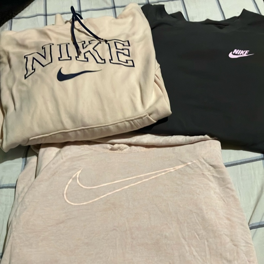 Nike Long Sleeve Tees - Cream and Black